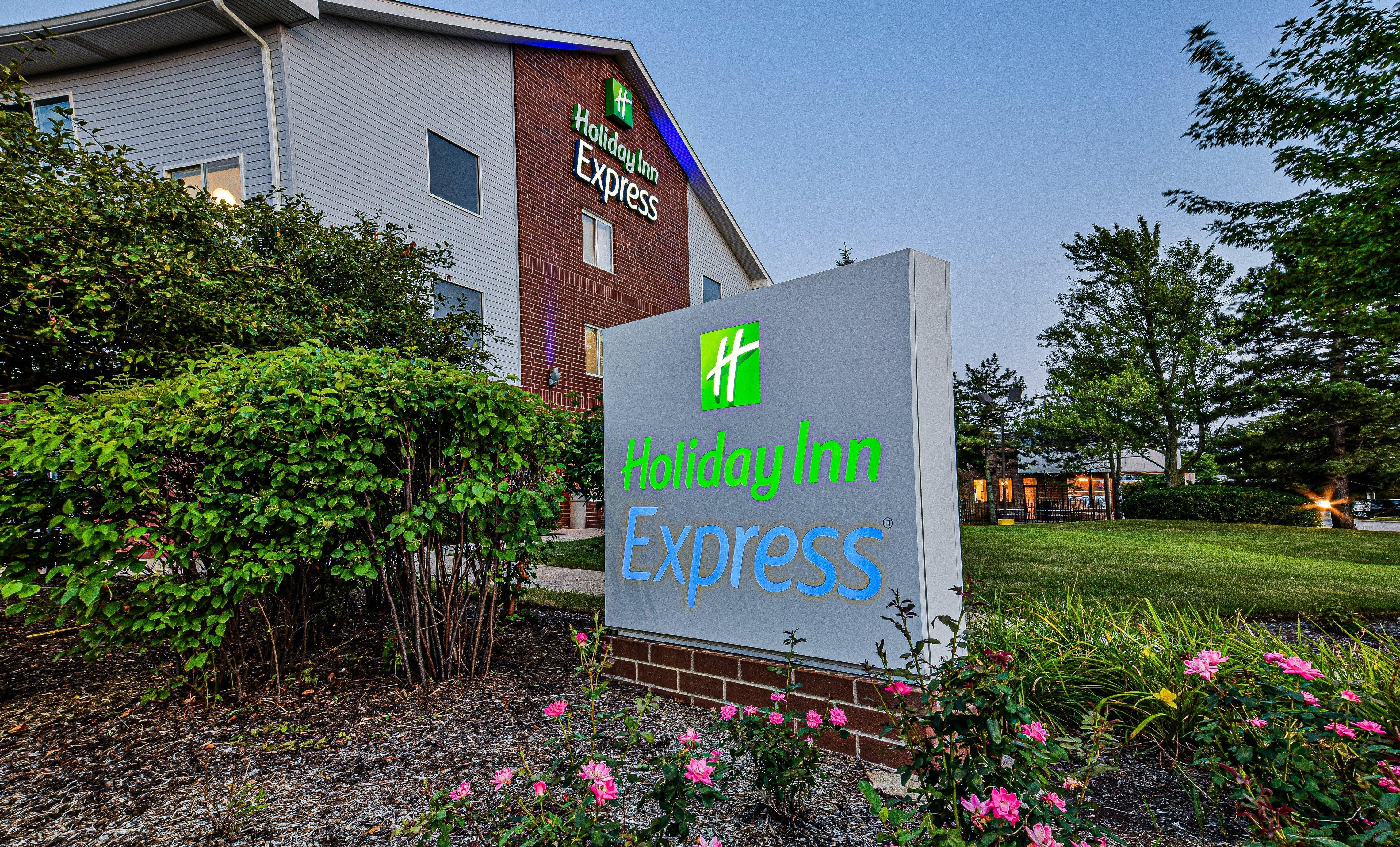 Holiday Inn Express Chicago Northwest-Vernon Hills By Ihg Exterior photo
