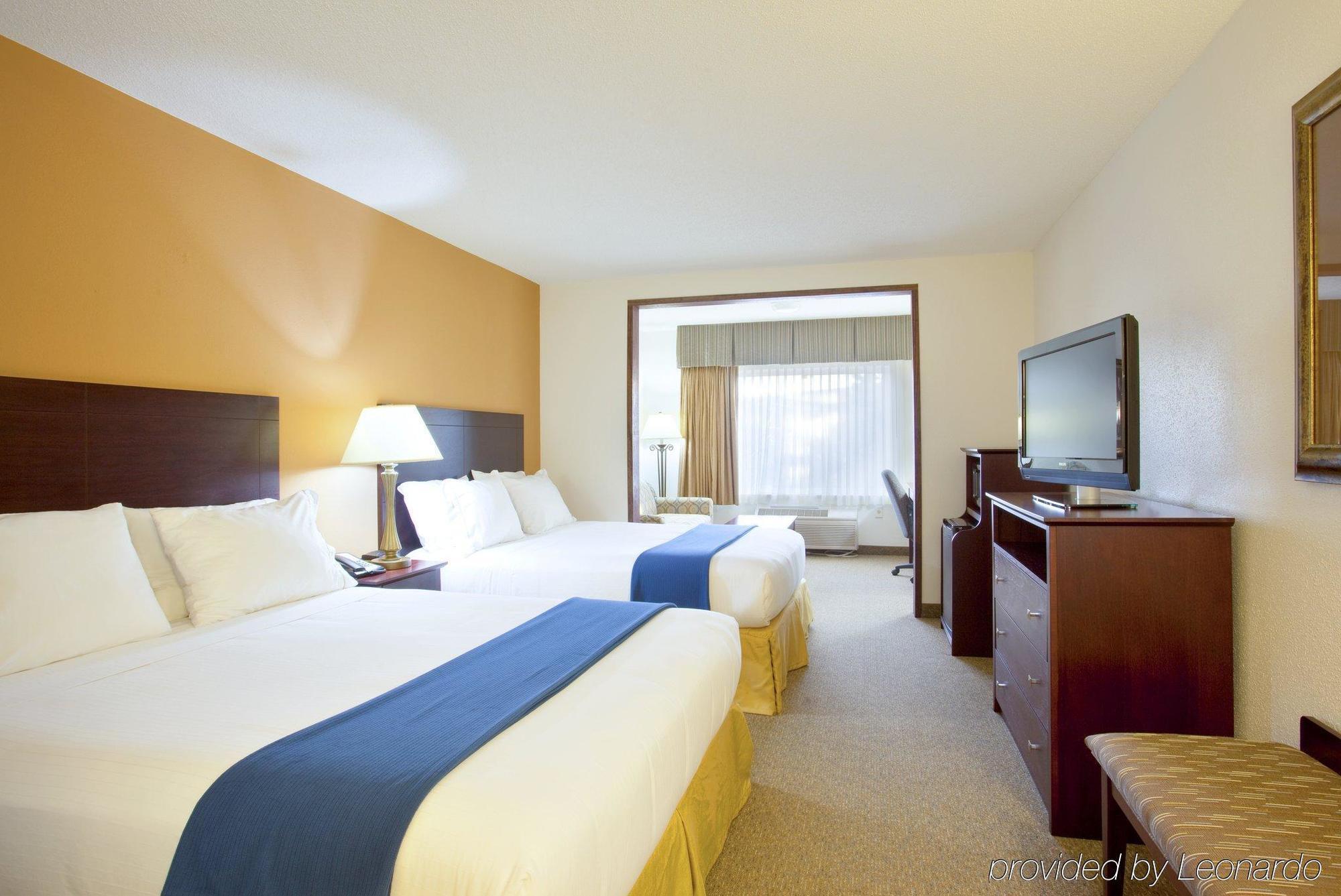 Holiday Inn Express Chicago Northwest-Vernon Hills By Ihg Room photo
