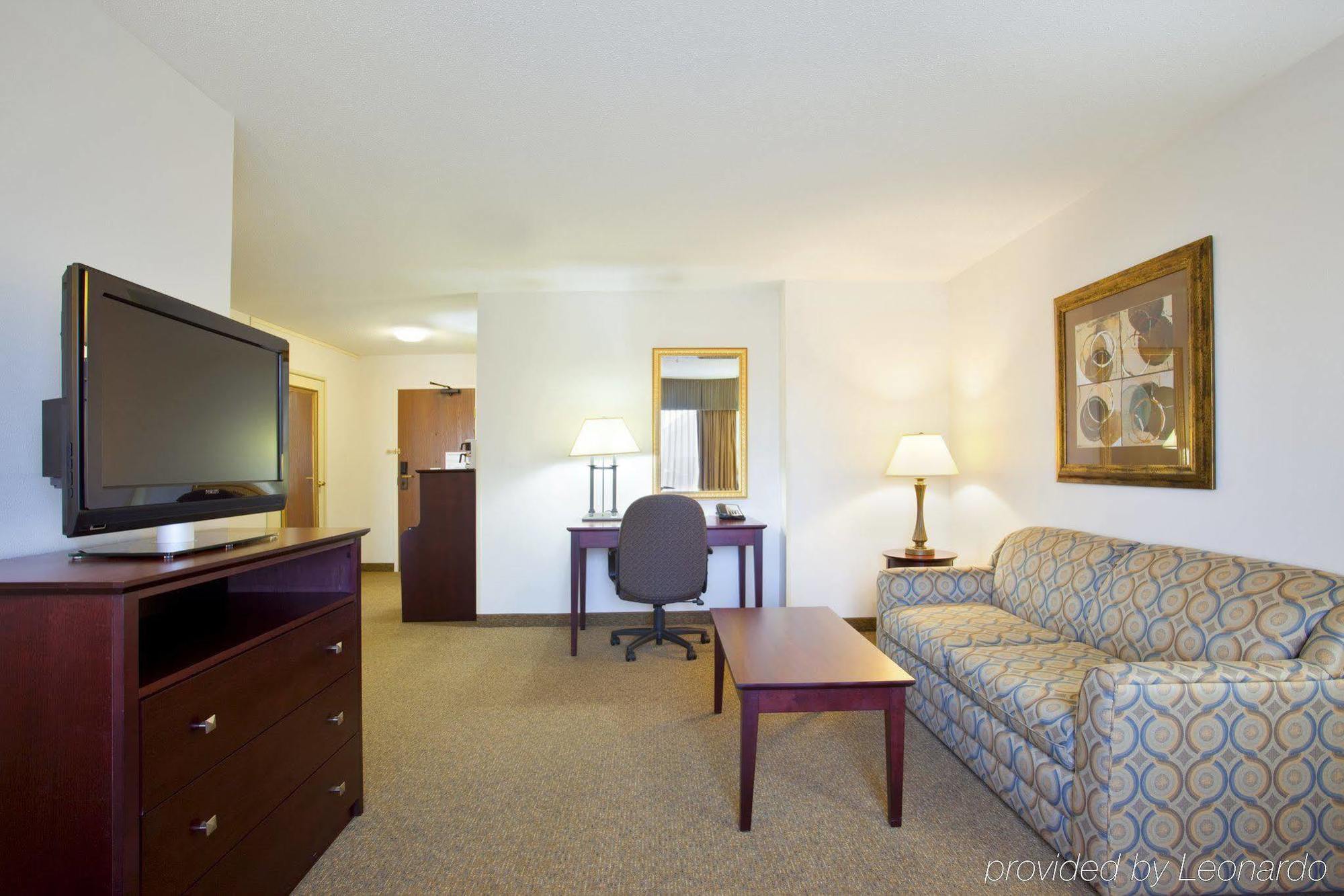Holiday Inn Express Chicago Northwest-Vernon Hills By Ihg Room photo